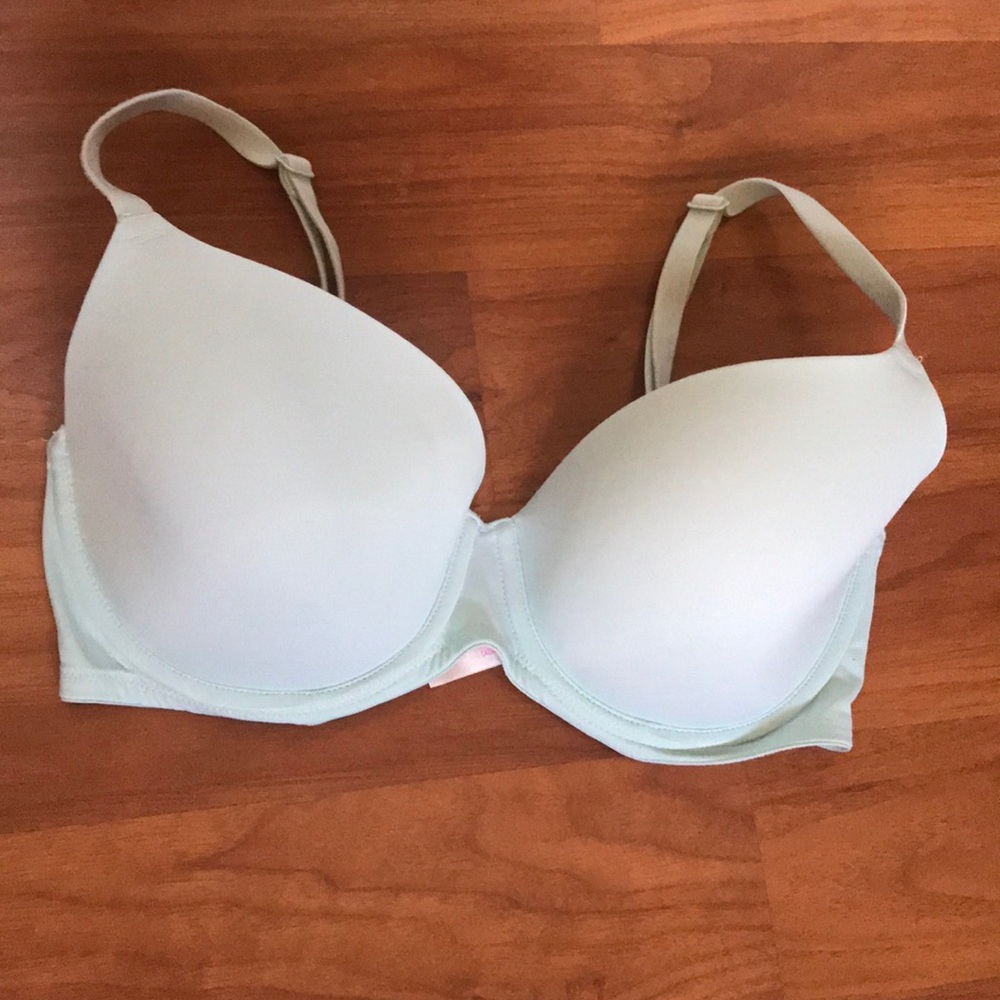 PINK Victoria’s Secret 32DD bra